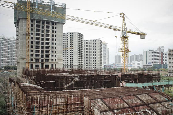 图中远处灰色建筑是另一处城中村改造项目，起始时间晚于下马村，但目前已封顶。 澎湃新闻见习记者 钟煜豪 图